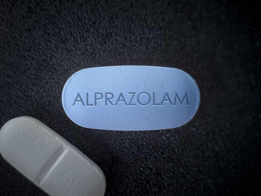 三氮二氮平（Alprazolam）的功效、副作用、使用劑量及注意事項