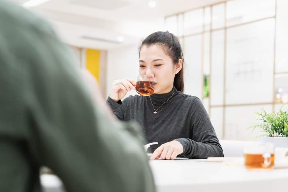 保養喉嚨養出好聲音！無咖啡因茶等5食材首選