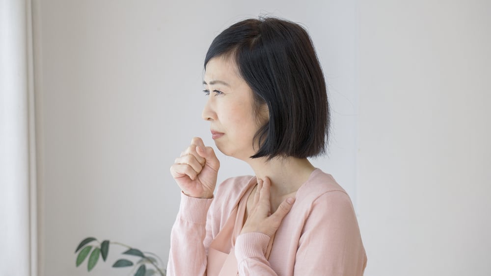 咽喉逆流≠胃食道逆流！咽喉逆流症狀不只喉嚨卡卡，3類人需注意！